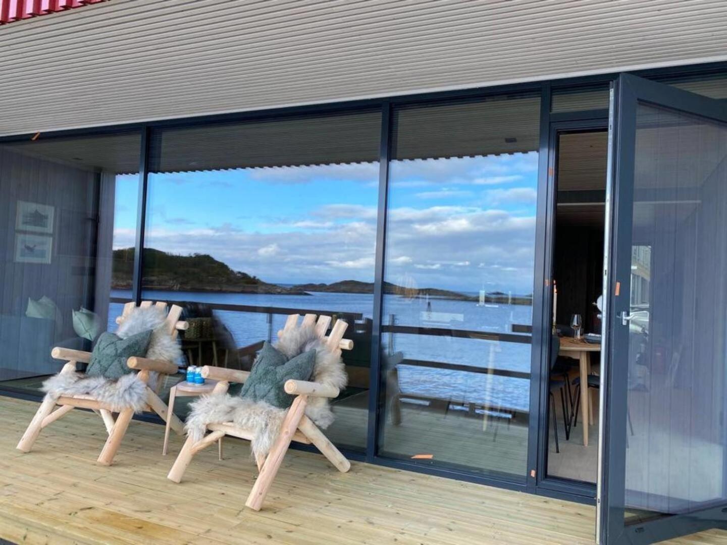 Waterfront Apartment With Panoramic Sea View Henningsvaer Bagian luar foto