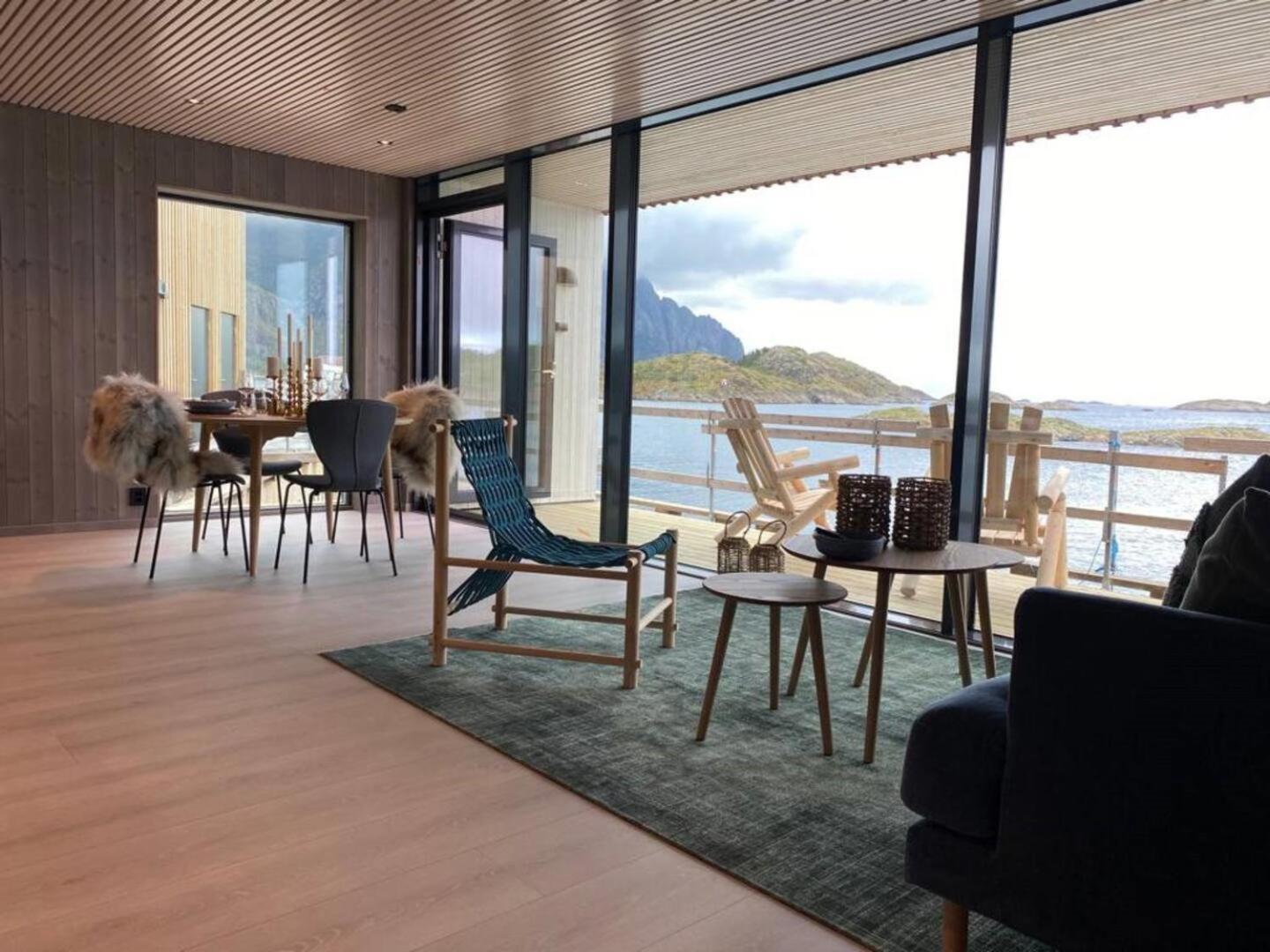 Waterfront Apartment With Panoramic Sea View Henningsvaer Bagian luar foto