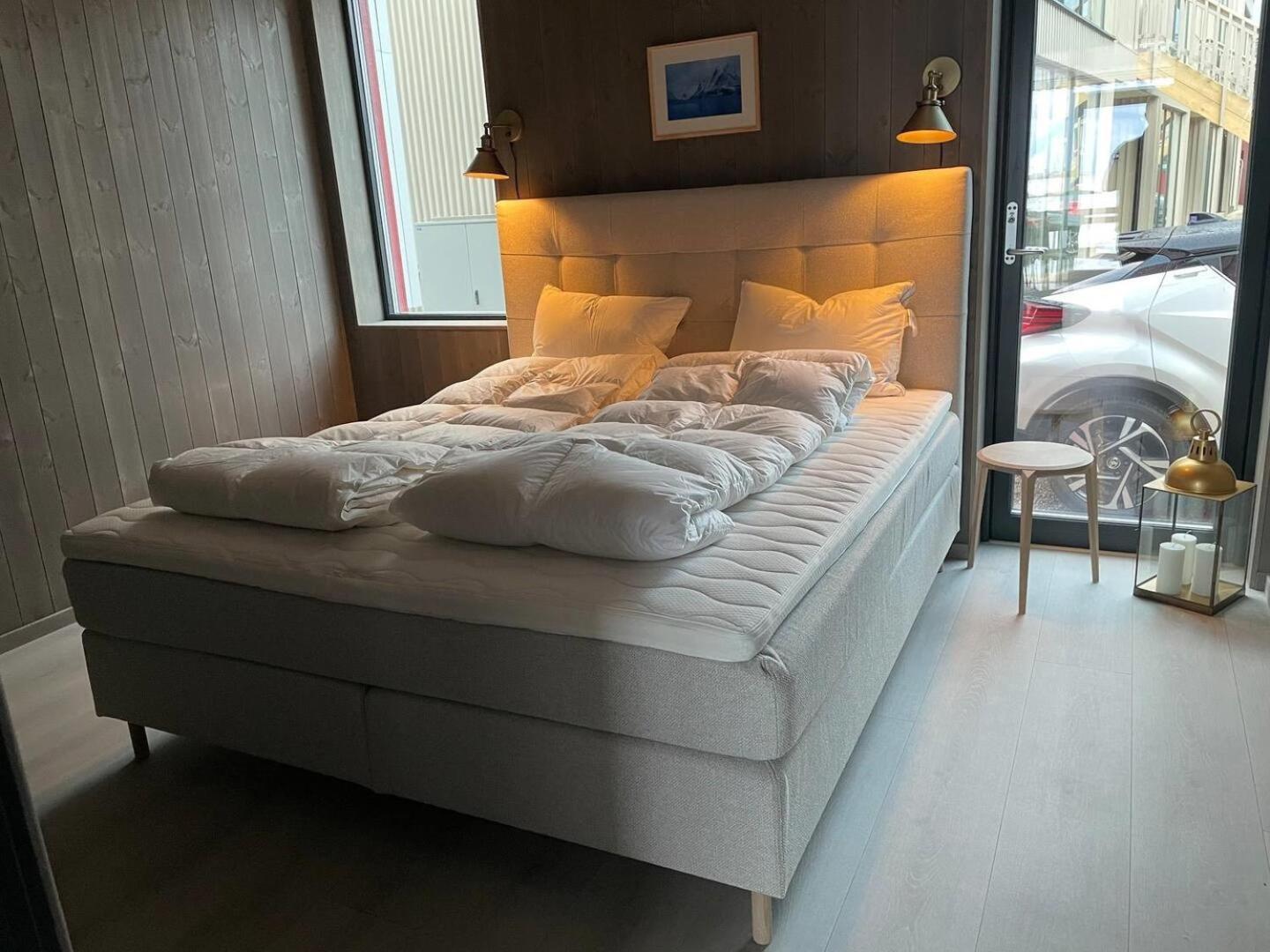 Waterfront Apartment With Panoramic Sea View Henningsvaer Bagian luar foto