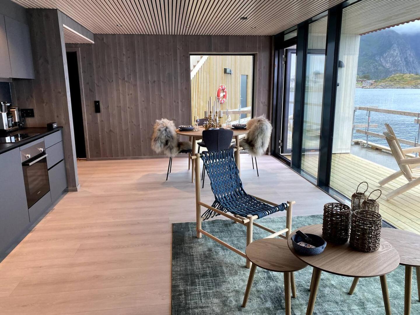 Waterfront Apartment With Panoramic Sea View Henningsvaer Bagian luar foto