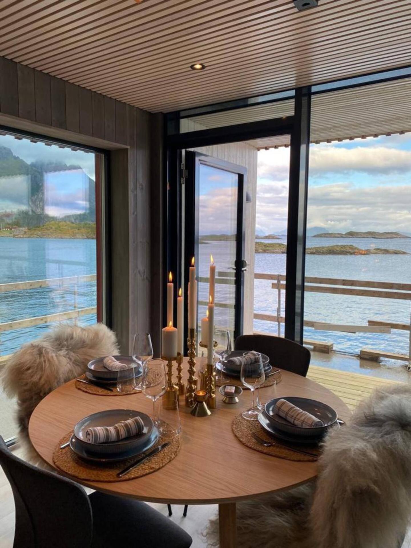 Waterfront Apartment With Panoramic Sea View Henningsvaer Bagian luar foto